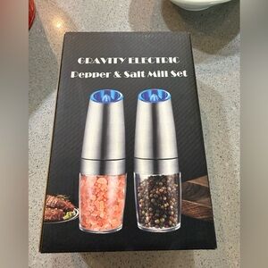 New - Gravity Electric Pepper & Salt Mill Set